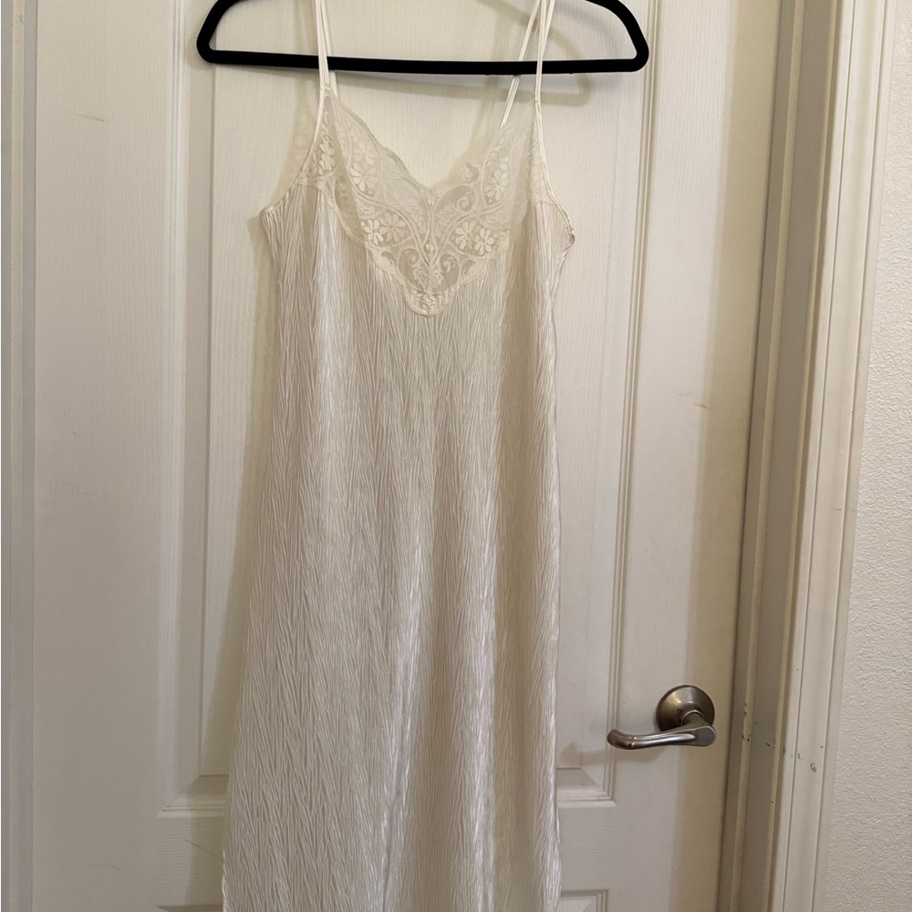 Vintage Elegant White Lace Trim Nightgown